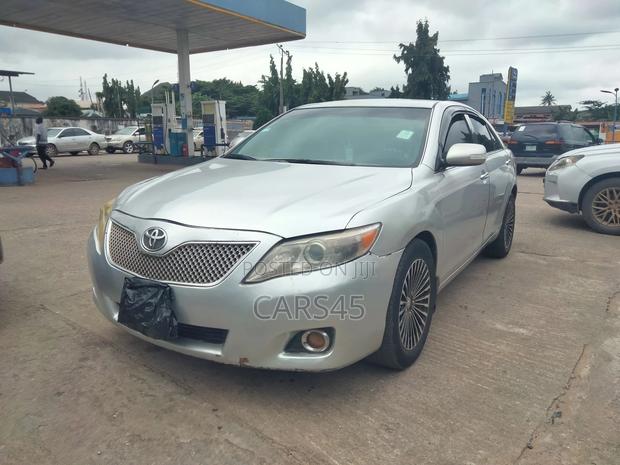 Toyota Camry 2011 Silver