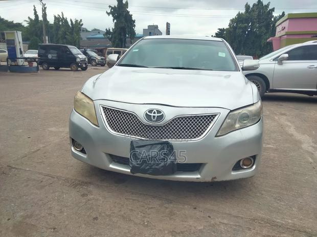 Toyota Camry 2011 Silver