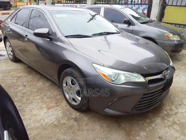 Toyota Camry 2016 Gray