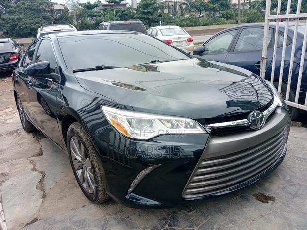 Toyota Camry 2016 Black