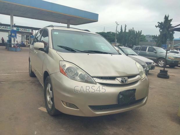 Toyota Sienna 2007 Gold