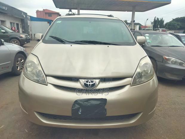 Toyota Sienna 2007 Gold