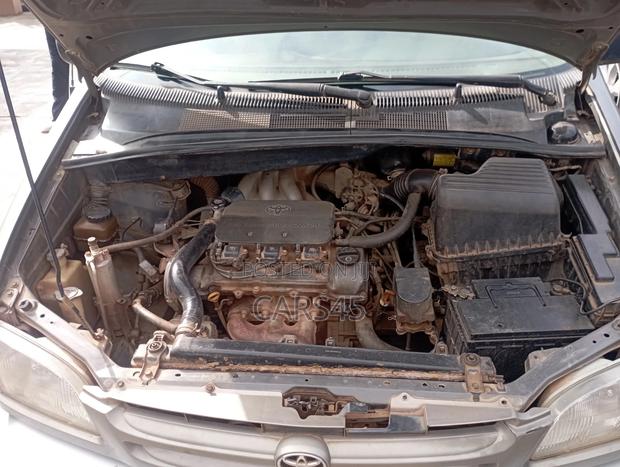 Toyota Sienna 1999 Brown