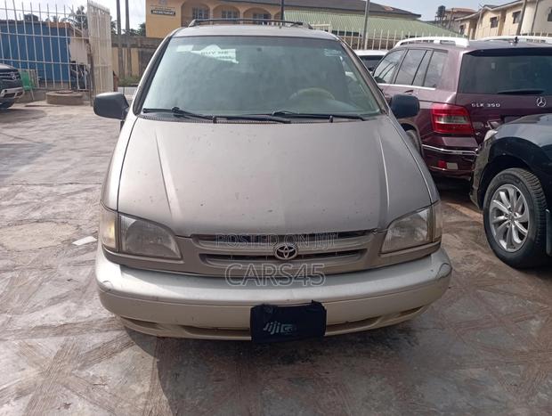 Toyota Sienna 1999 Brown