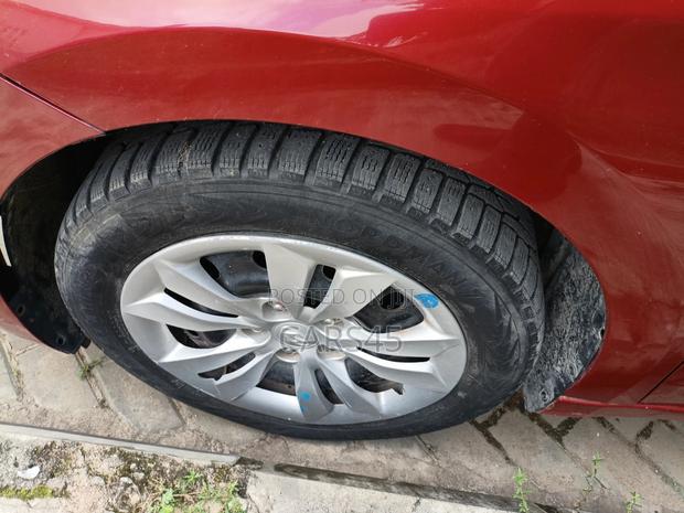 Hyundai Elantra 2018 Red
