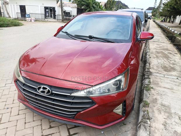 Hyundai Elantra 2018 Red