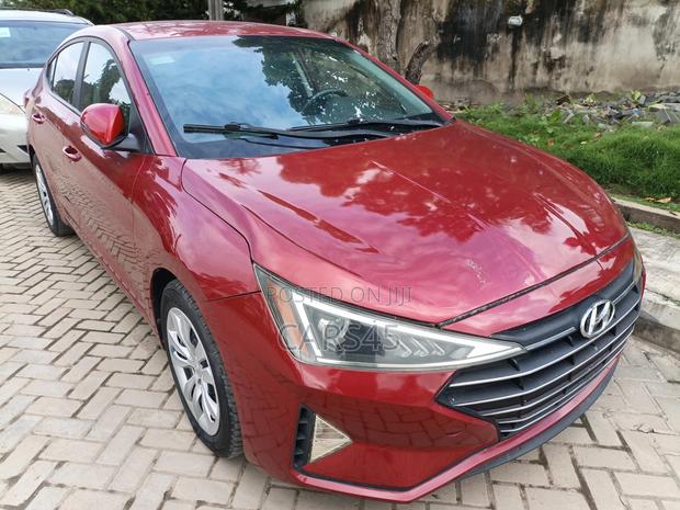 Hyundai Elantra 2018 Red