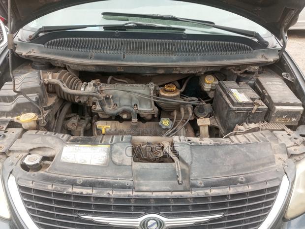 Chrysler Voyager 2003 Gray