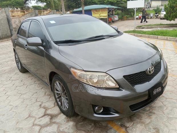Toyota Corolla 2010 Gray