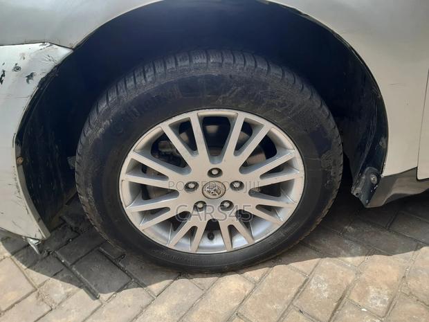 Toyota Avensis 2014 Silver
