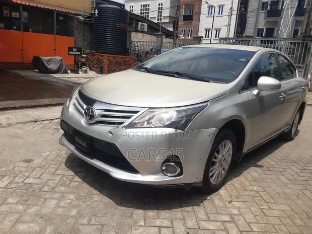 Toyota Avensis 2014 Silver