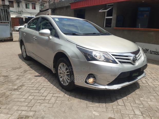 Toyota Avensis 2014 Silver