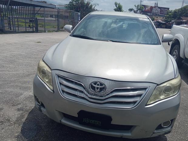 Toyota Camry LE 4dr Sedan (2.4L 4cyl 5A) 2009 Silver