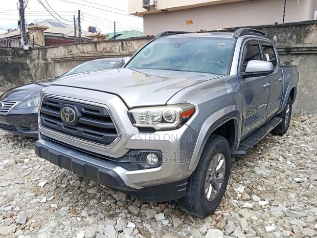 Toyota Tacoma 2018 Silver