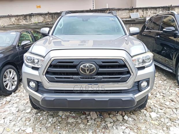 Toyota Tacoma 2018 Silver