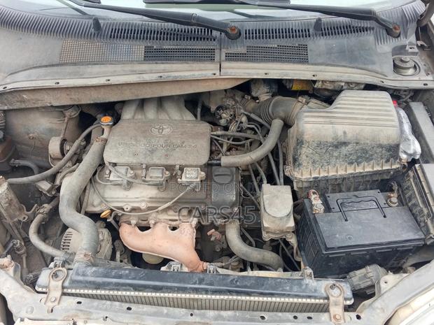 Toyota Sienna LE 4dr 1999 Gold