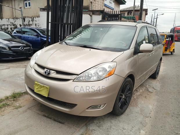 Toyota Sienna 2006 Gold