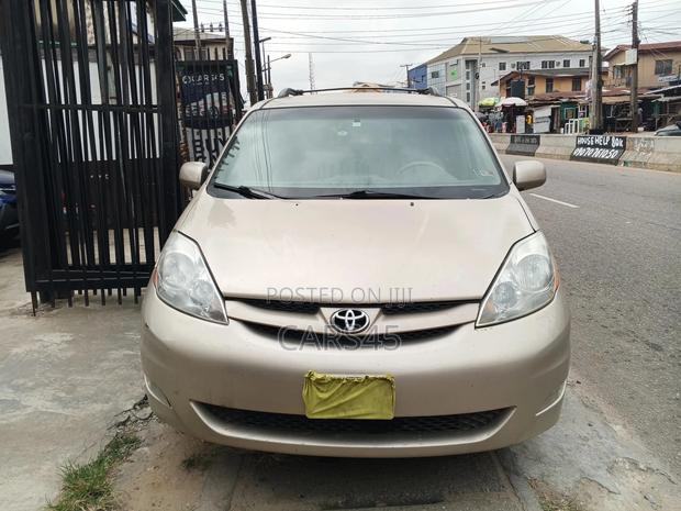 Toyota Sienna 2006 Gold