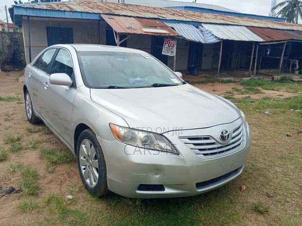 Toyota Camry 2011 Silver