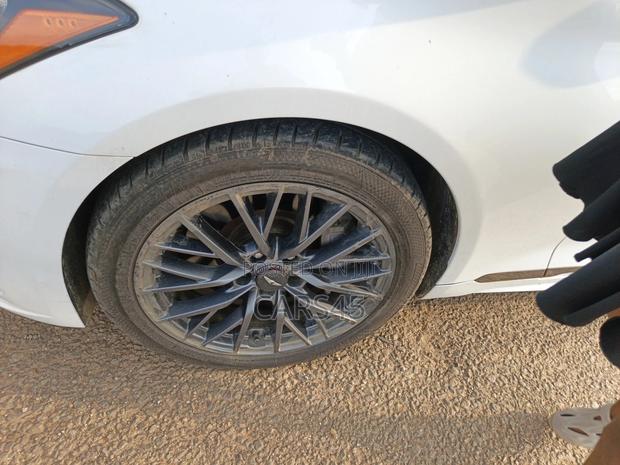 Hyundai Genesis 2018 White
