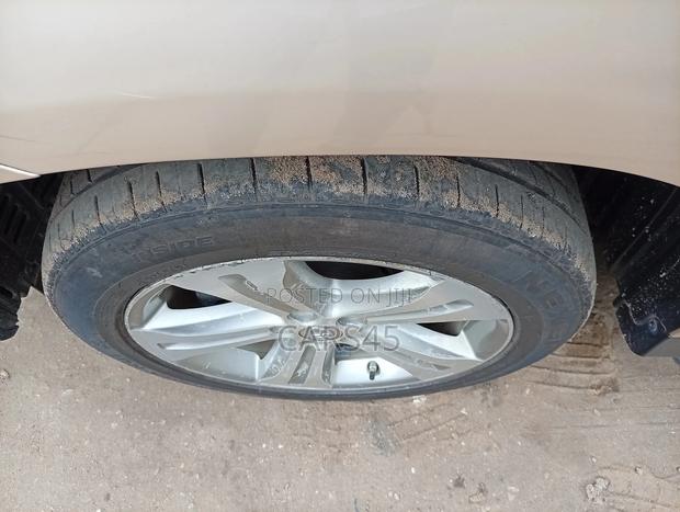 Toyota Highlander 2012 Gold