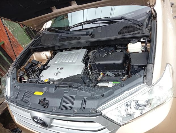 Toyota Highlander 2012 Gold