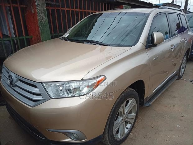 Toyota Highlander 2012 Gold