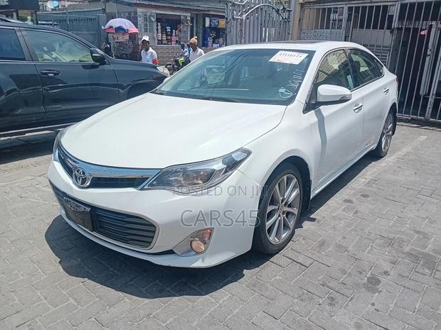 Toyota Avalon XLE Premium 4dr Sedan (3.5L 6cyl 6A) 2014 White