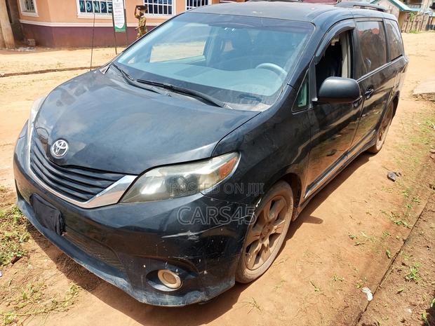 Toyota Sienna 2012 Black