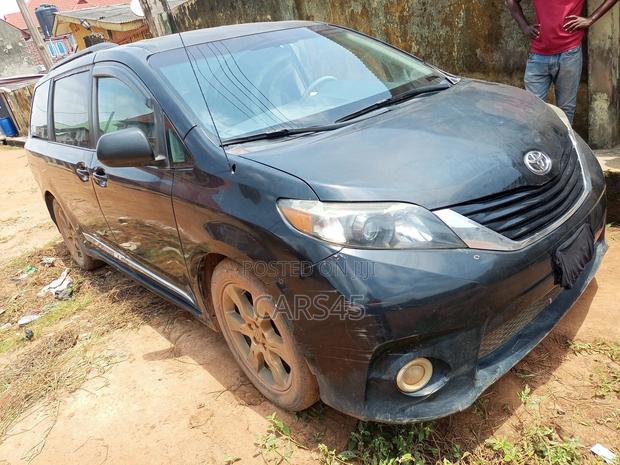 Toyota Sienna 2012 Black