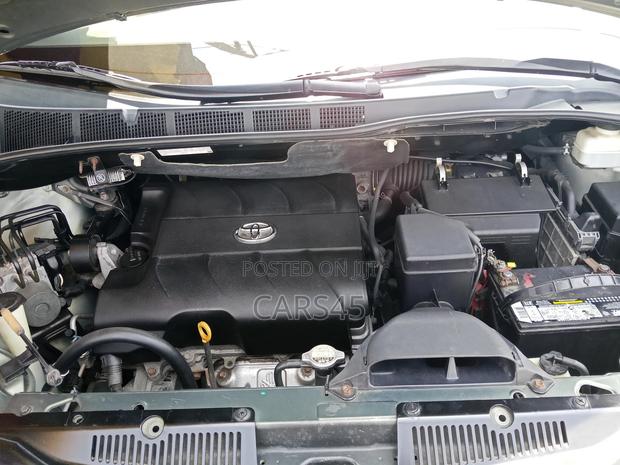 Toyota Sienna 2011 Green
