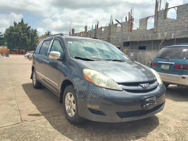 Toyota Sienna 2006 Gray