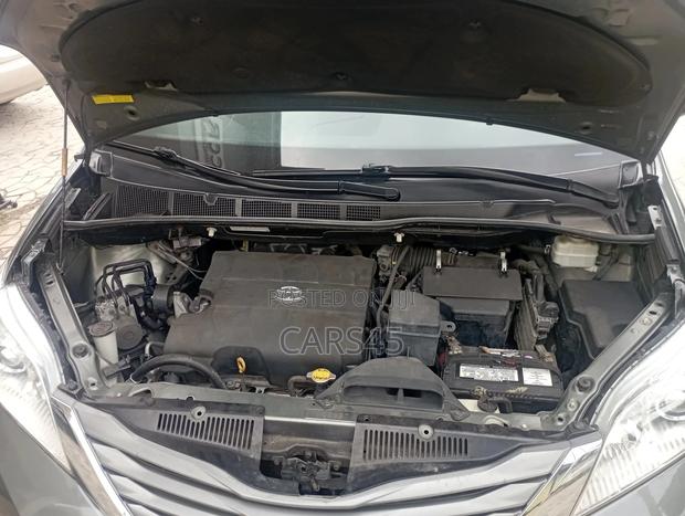 Toyota Sienna 2012 Gray