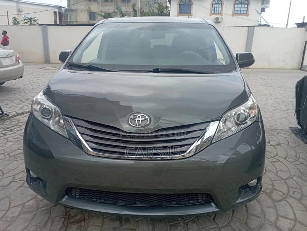 Toyota Sienna 2012 Gray