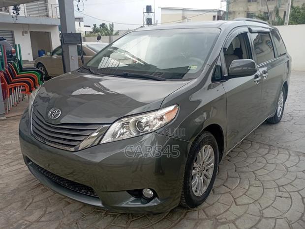 Toyota Sienna 2012 Gray