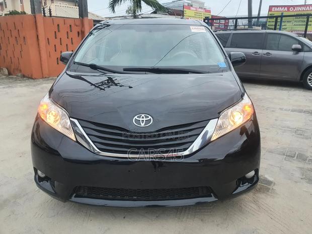 Toyota Sienna 2014 Black