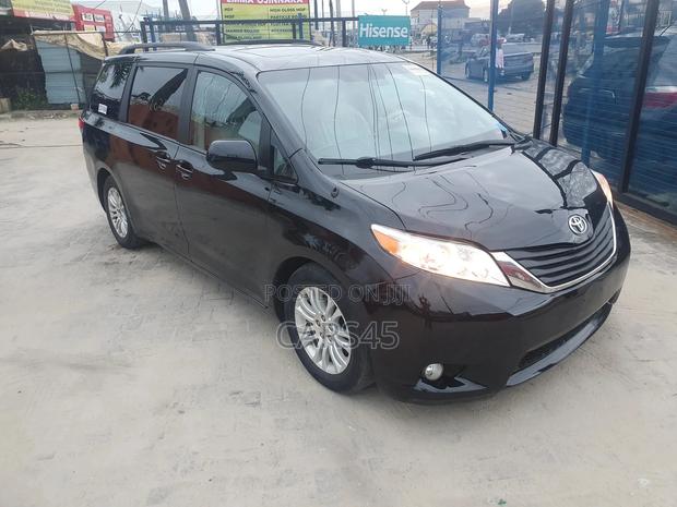 Toyota Sienna 2014 Black