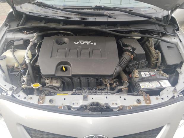 Toyota Corolla 2010 Silver