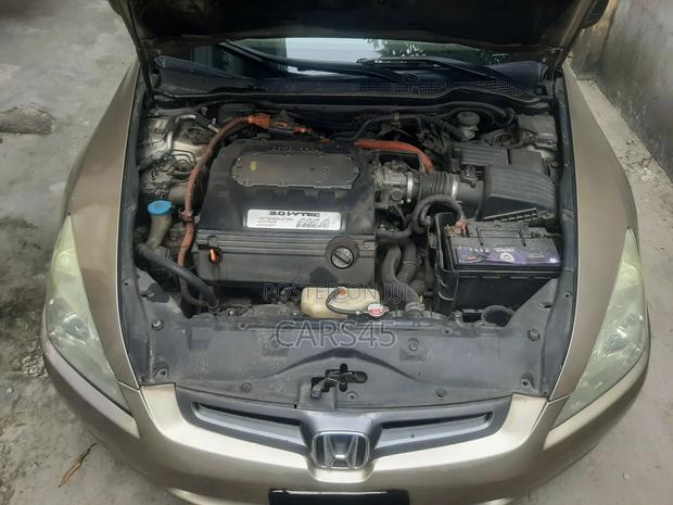 Honda Accord 2005 Gold