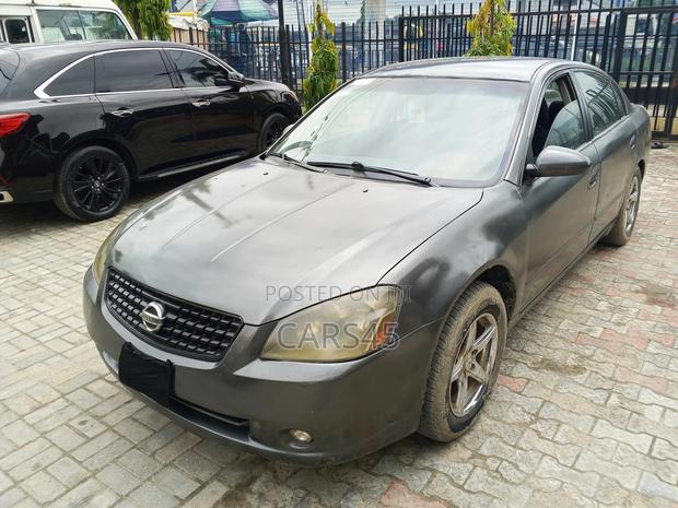 Nissan Altima 2005 Gray