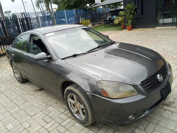 Nissan Altima 2005 Gray