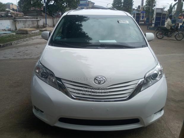 Toyota Sienna 2016 White
