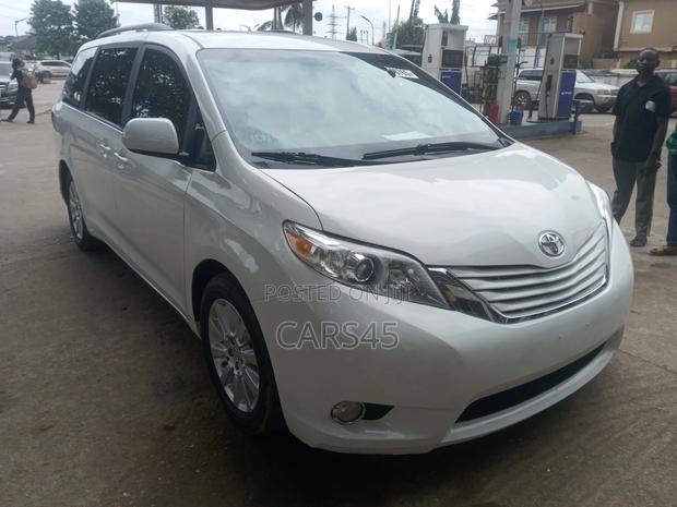 Toyota Sienna 2016 White