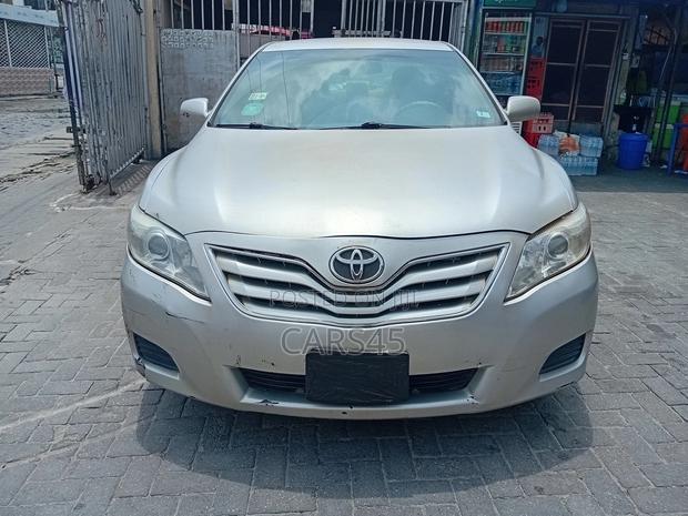 Toyota Camry 2010 Silver