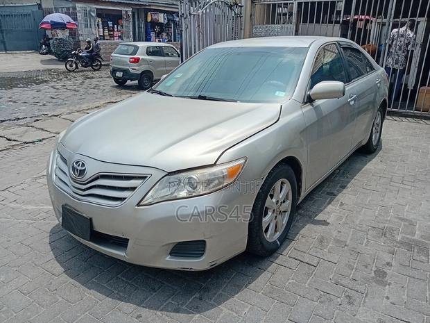 Toyota Camry 2010 Silver