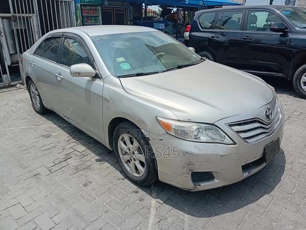 Toyota Camry 2010 Silver