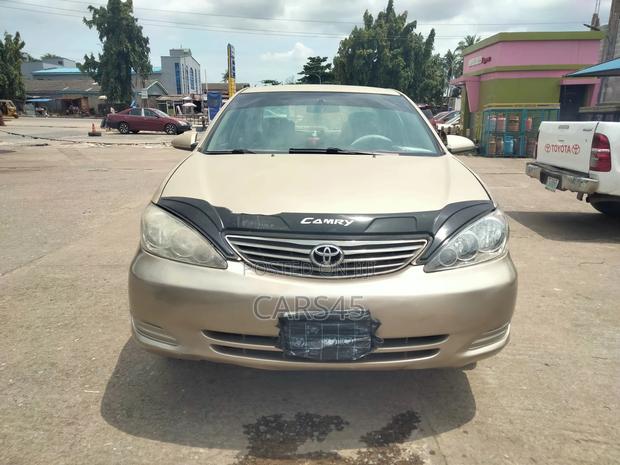 Toyota Camry 2004 Gold
