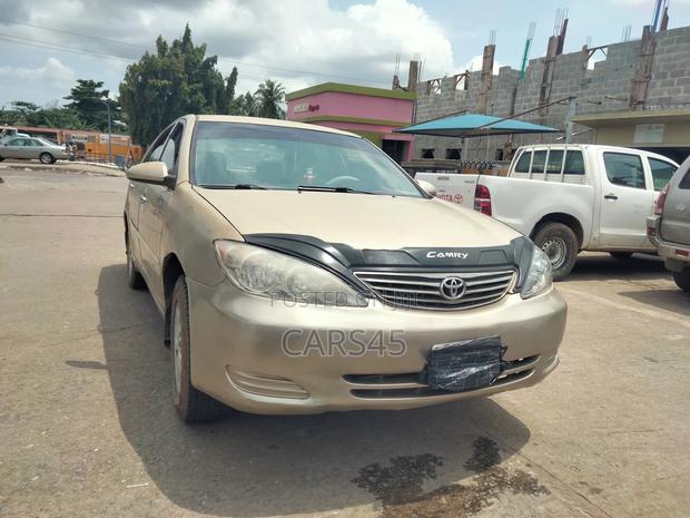 Toyota Camry 2004 Gold