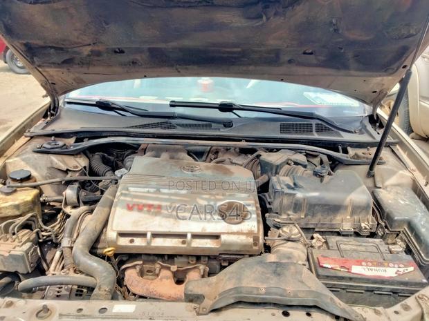 Toyota Camry 2004 Gold
