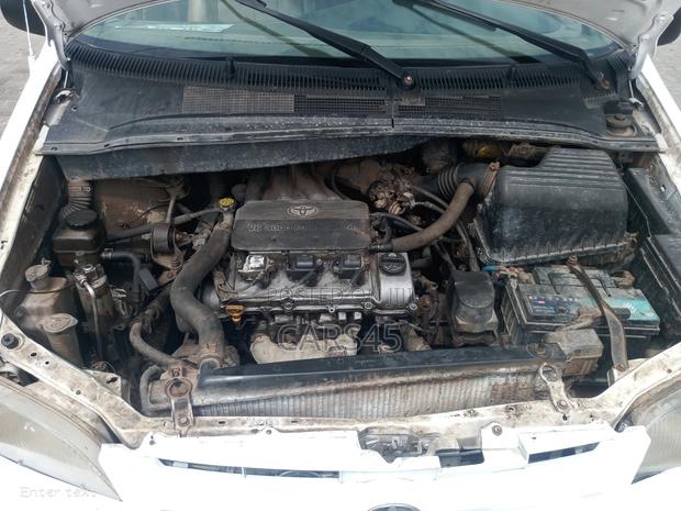 Toyota Sienna 2000 White
